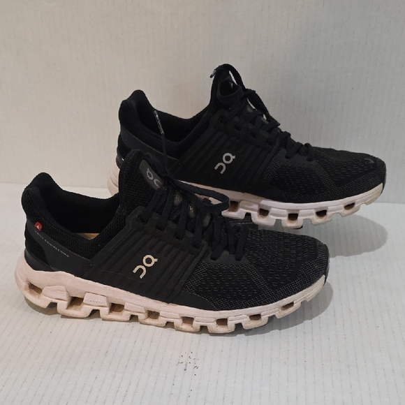 On Running Shoes - On Running CloudSwift Women's Black and White Athletic Shoes Size 8.5